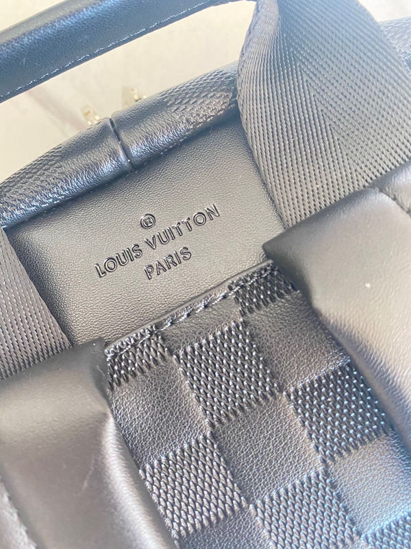 ルイヴィトンバッグ角部分ディテール